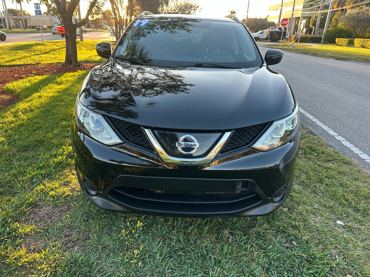 Nissan Rogue Sport S 2019