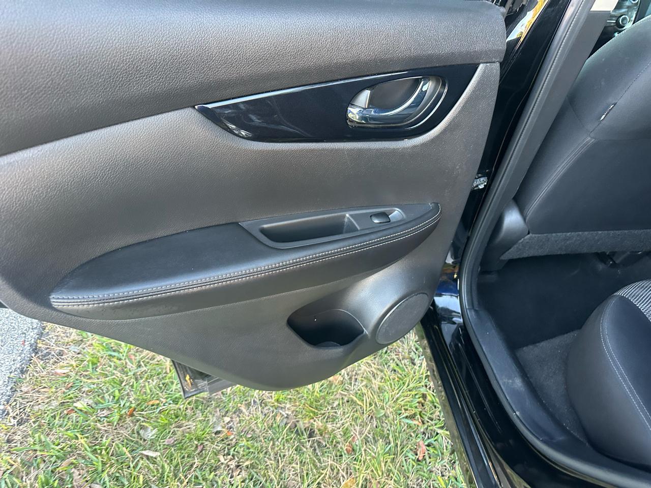 Nissan Rogue Sport S 2019