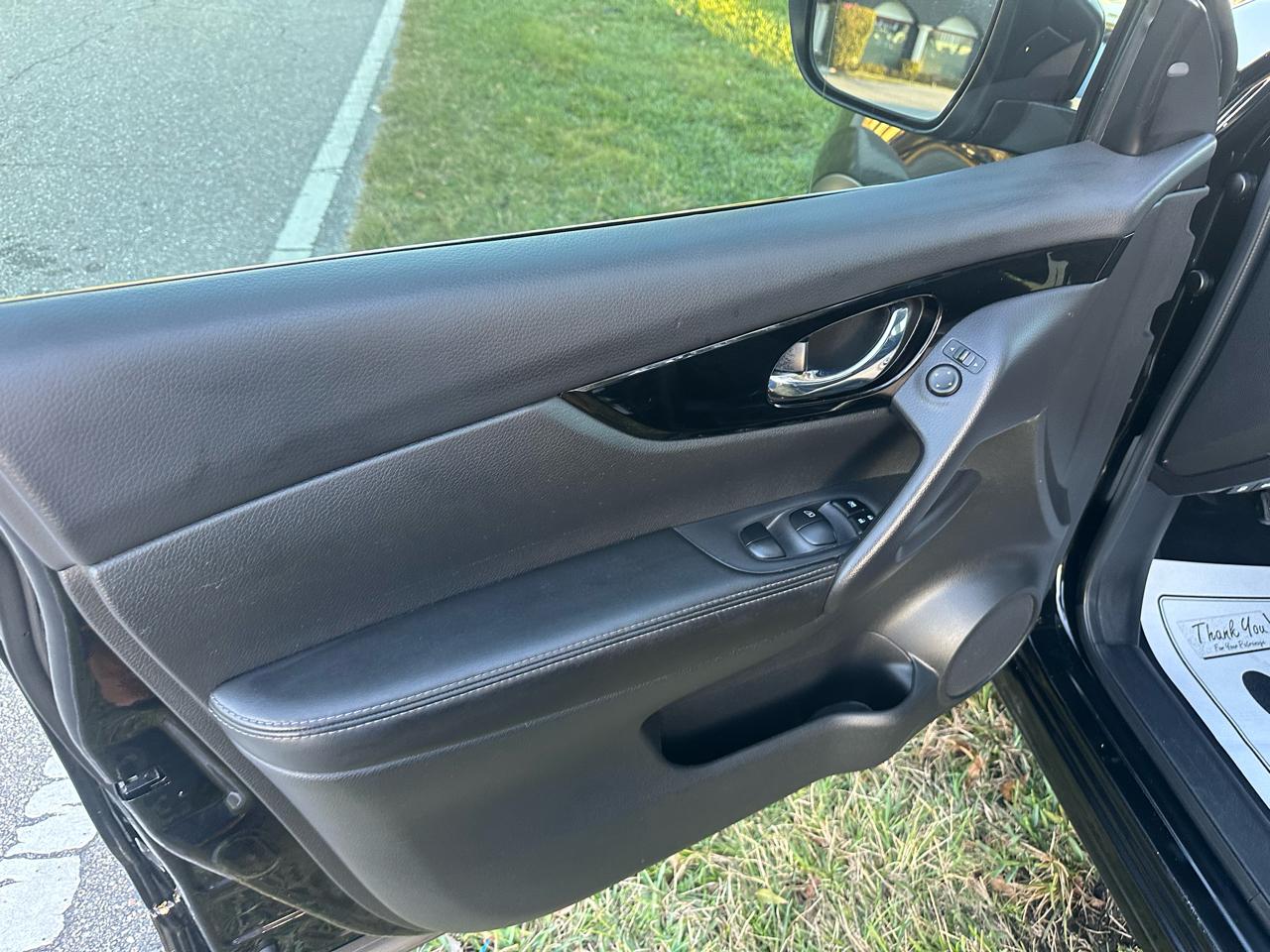 Nissan Rogue Sport S 2019