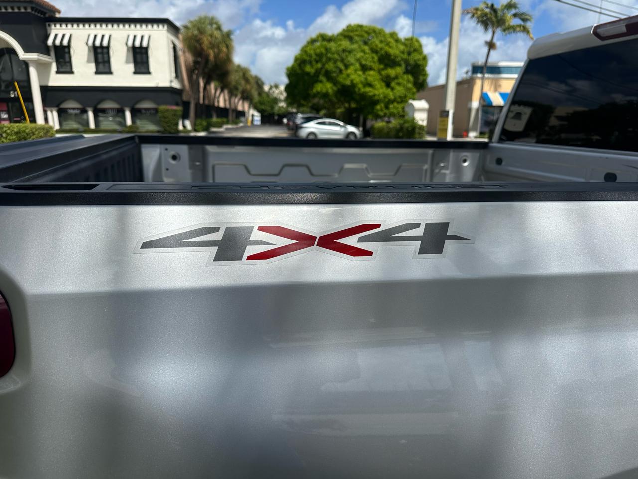 Chevrolet Silverado 1500 1LT Crew Cab 4WD 2022