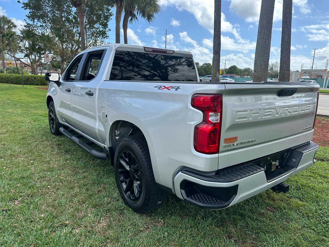 Chevrolet Silverado 1500 1LT Crew Cab 4WD 2022