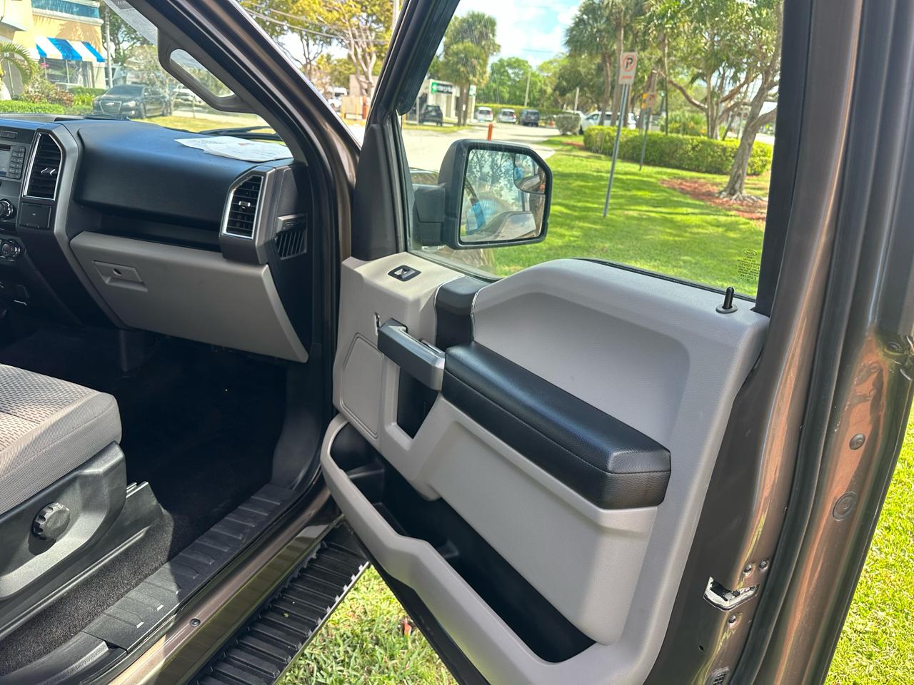 Ford F-150 4WD SuperCab 133" XLT 2016