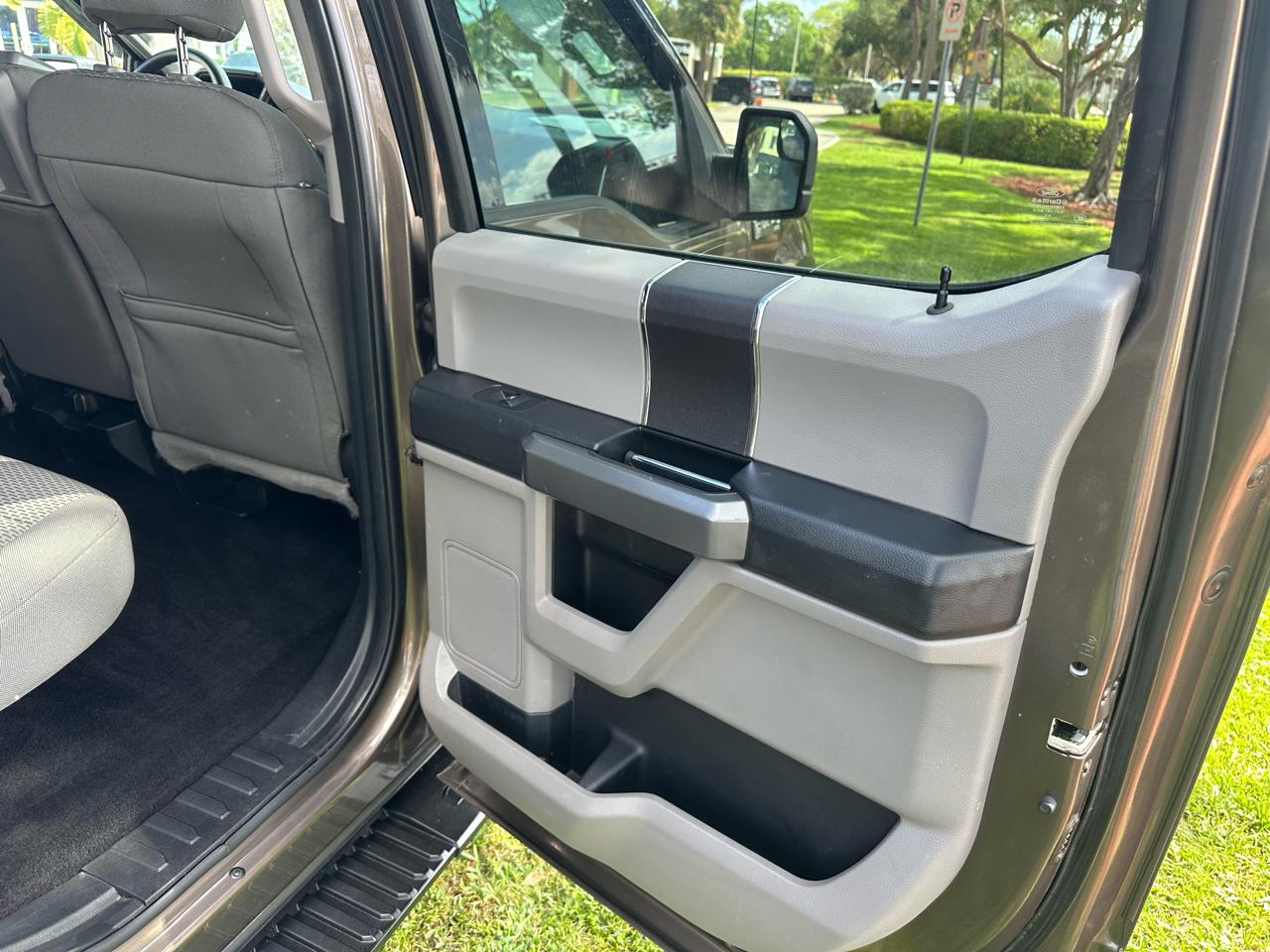 Ford F-150 4WD SuperCab 133" XLT 2016