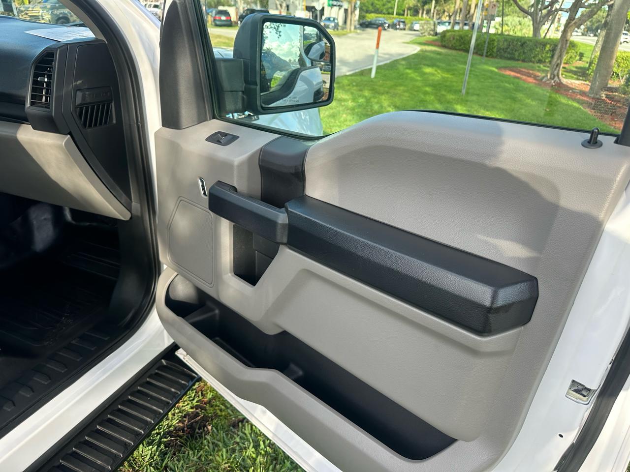 Ford F-150 2WD Reg Cab 126" XL 2016