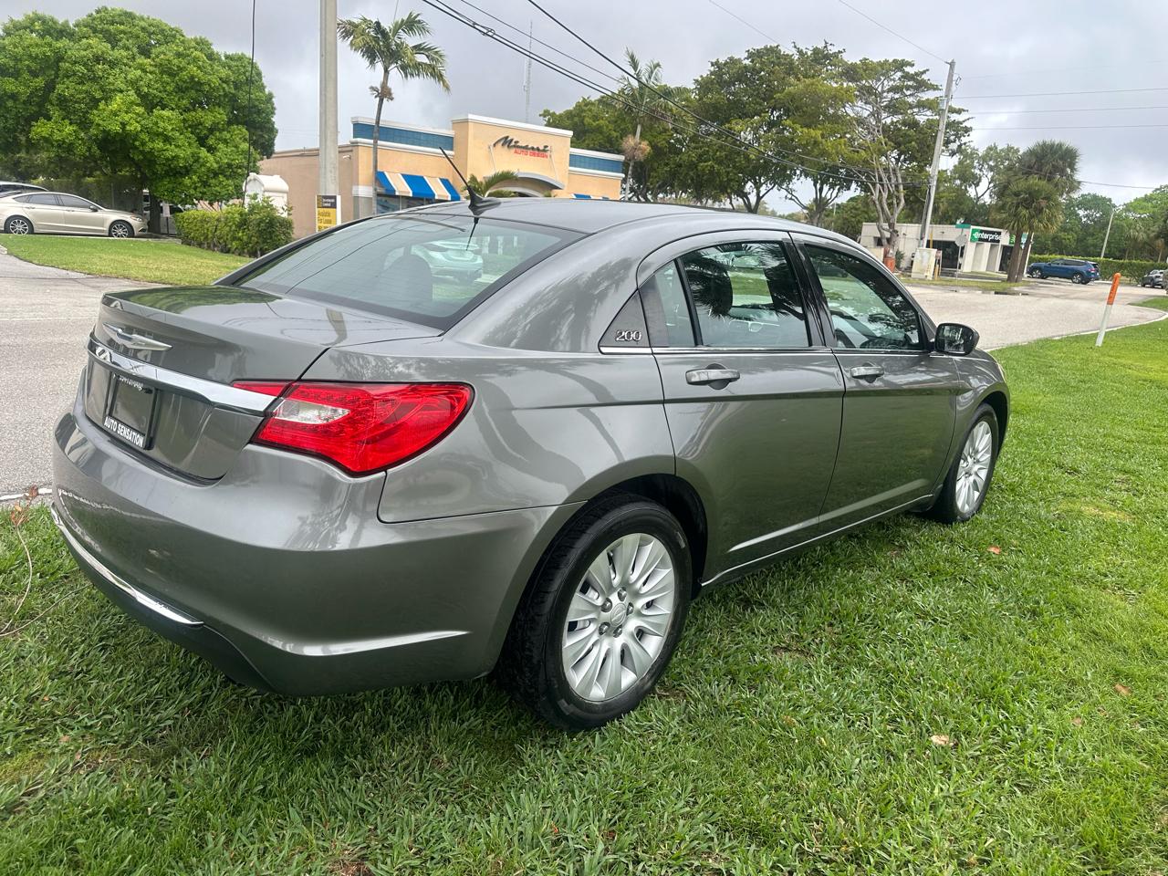 Chrysler 200 LX 2012