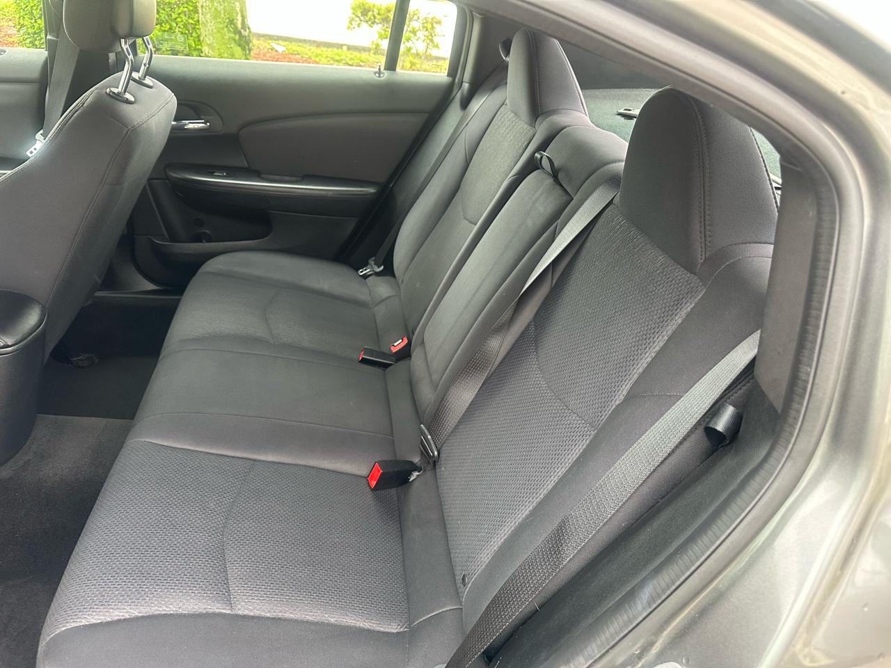 Chrysler 200 LX 2012