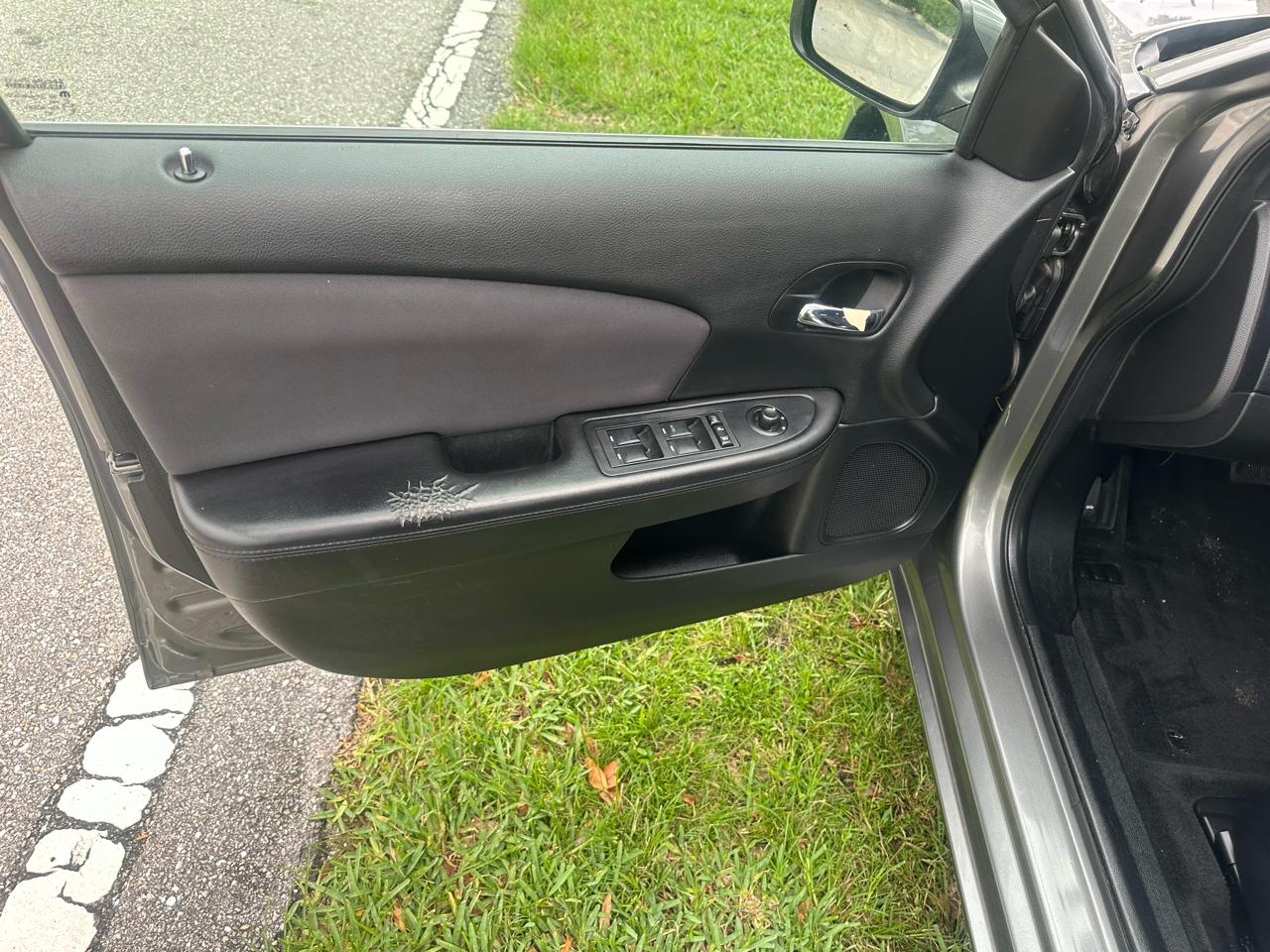 Chrysler 200 LX 2012