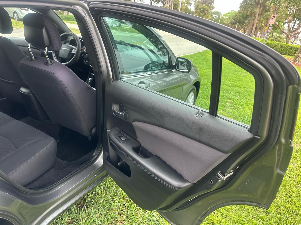 Chrysler 200 LX 2012