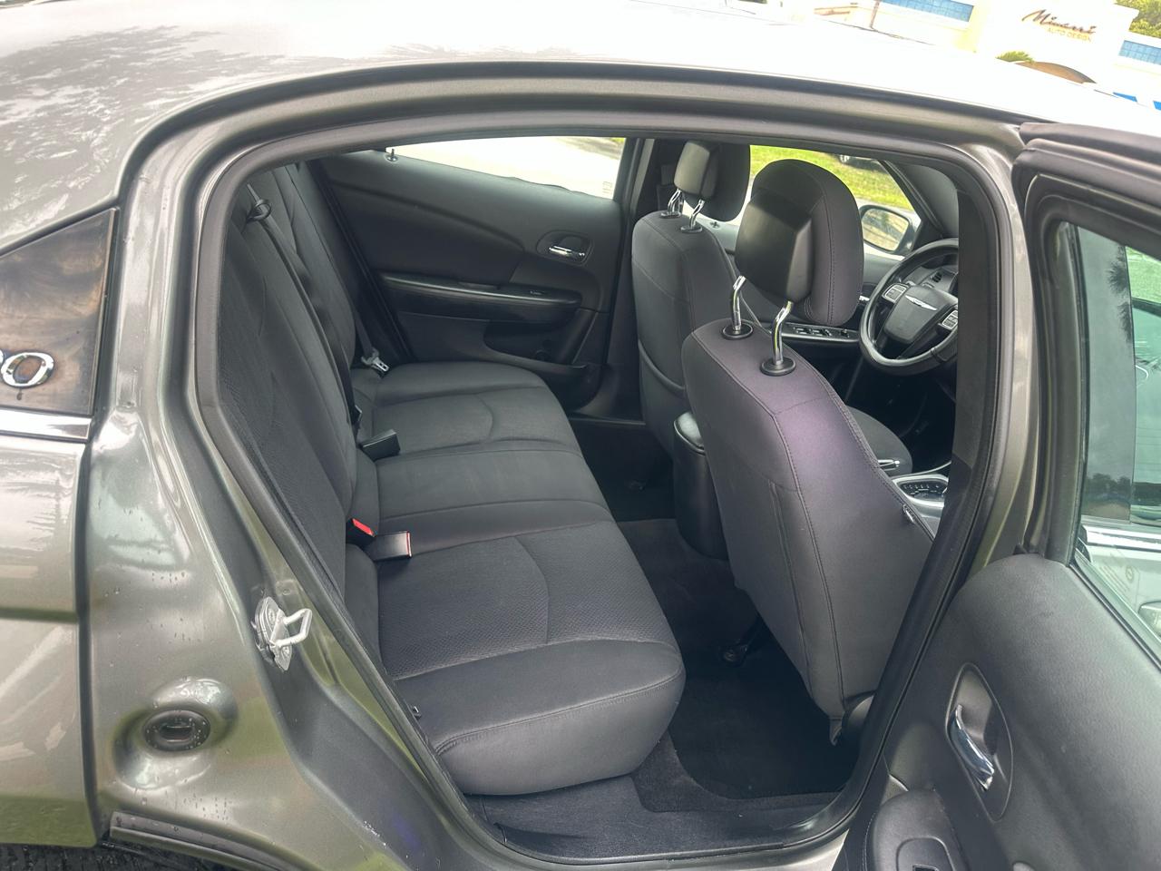 Chrysler 200 LX 2012