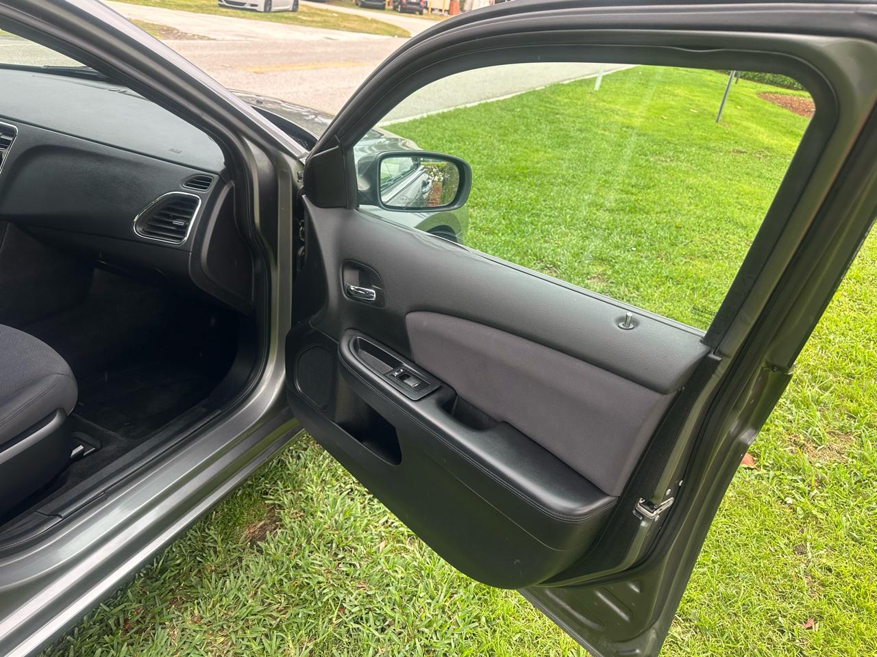 Chrysler 200 LX 2012