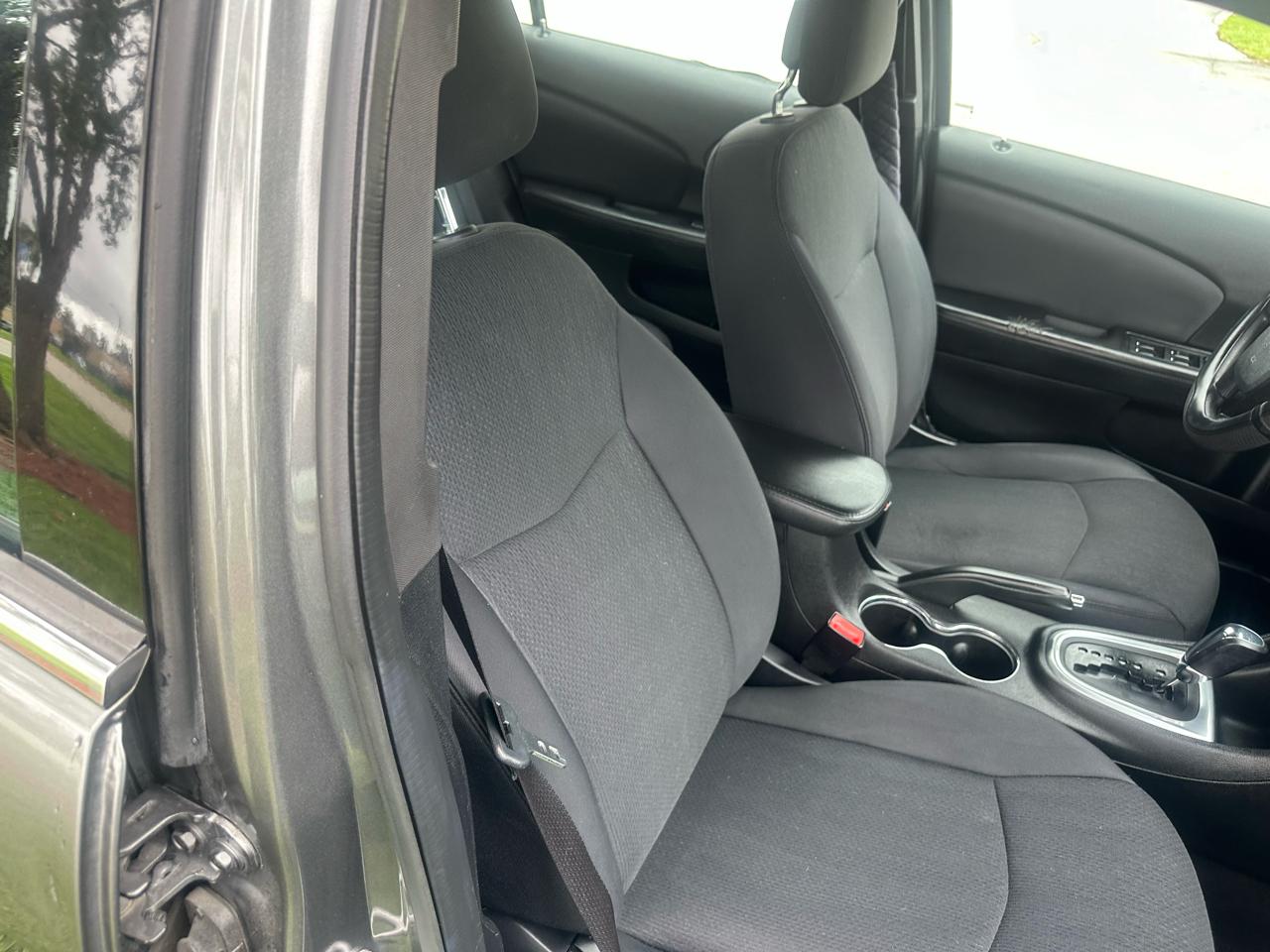 Chrysler 200 LX 2012