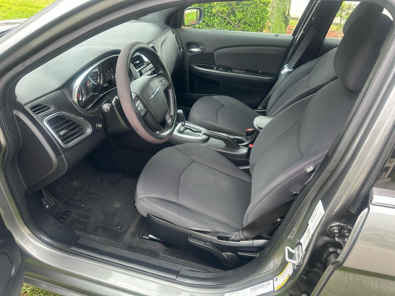 Chrysler 200 LX 2012