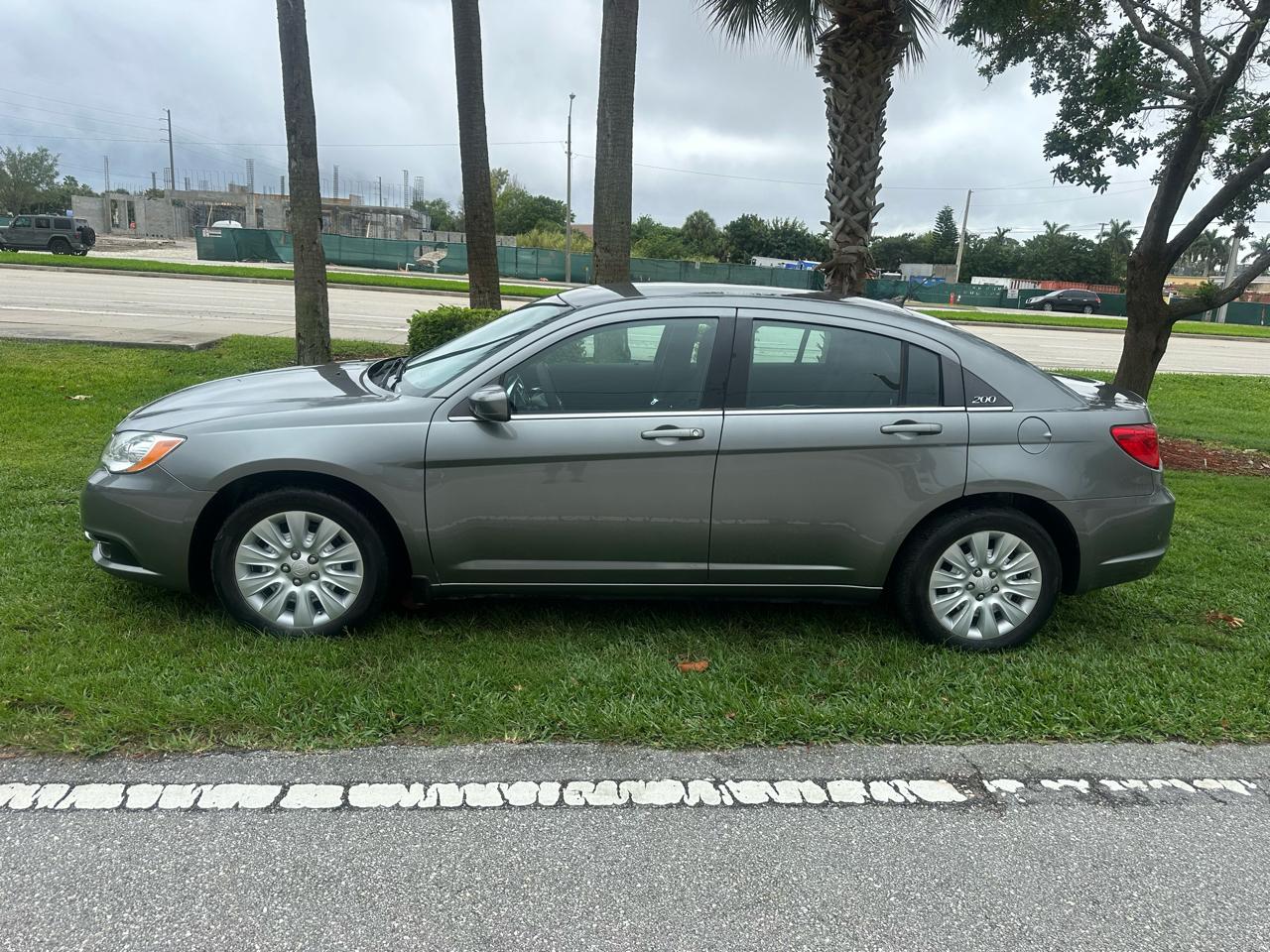 Chrysler 200 LX 2012