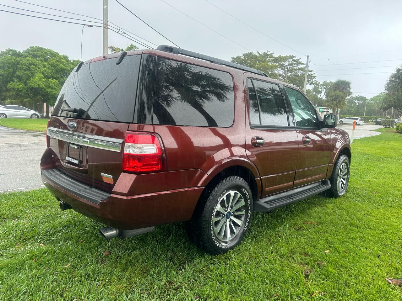 Ford Expedition 119" WB XLT 4WD 2017