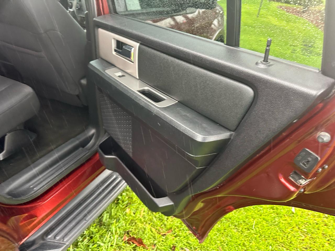 Ford Expedition 119" WB XLT 4WD 2017