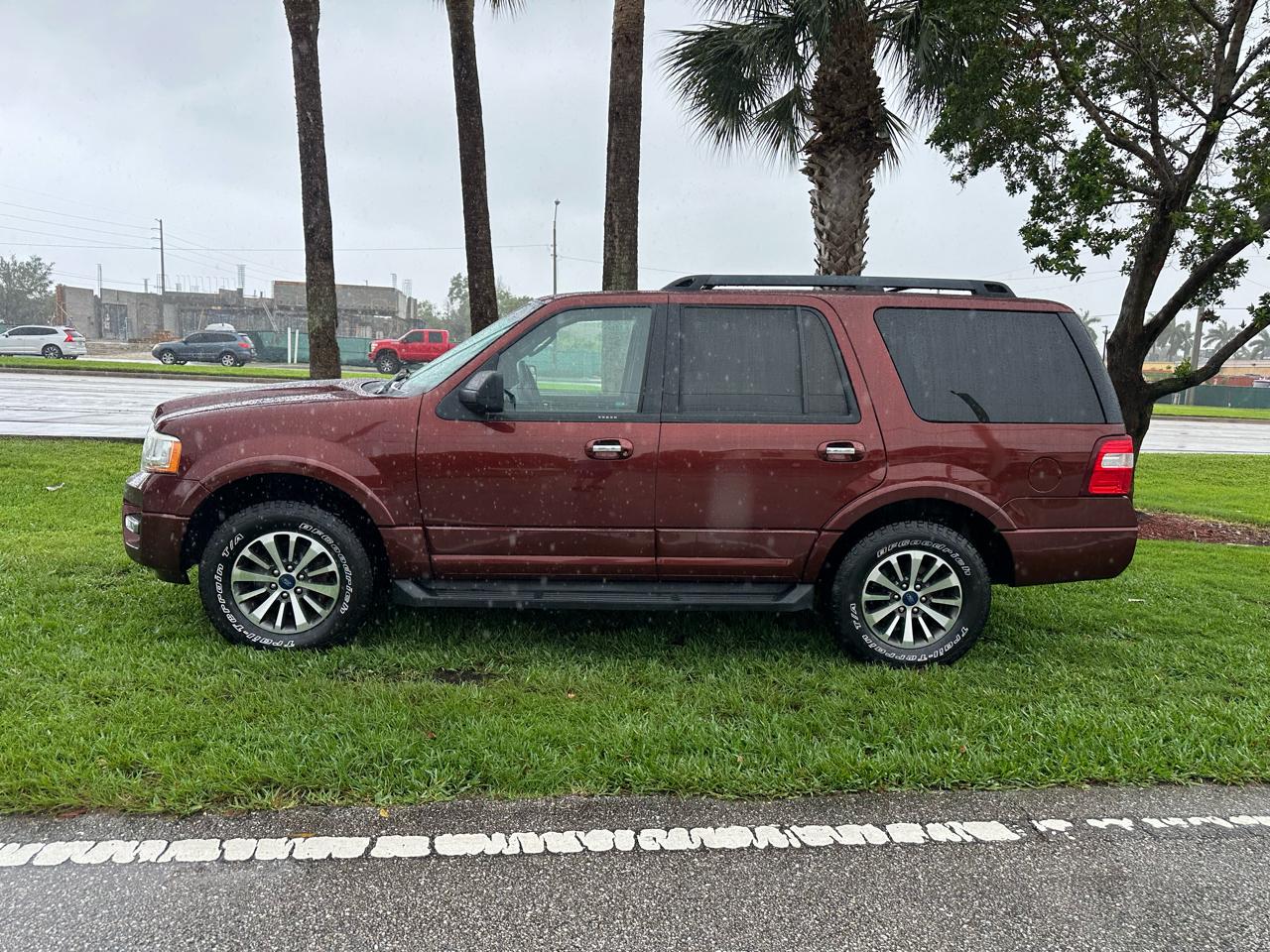 Ford Expedition 119" WB XLT 4WD 2017