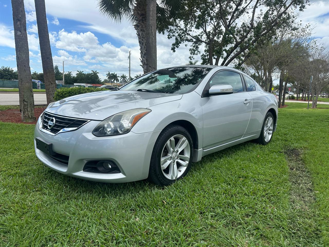 2012 Nissan Altima 2.5 S 6M/T Coupe