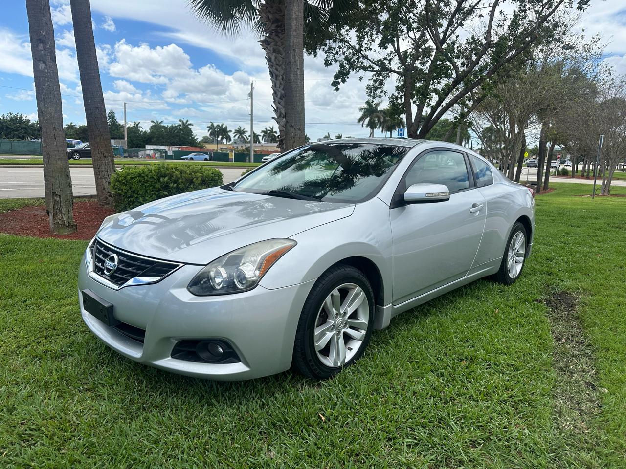 Nissan Altima 2.5 S 6M/T Coupe 2012