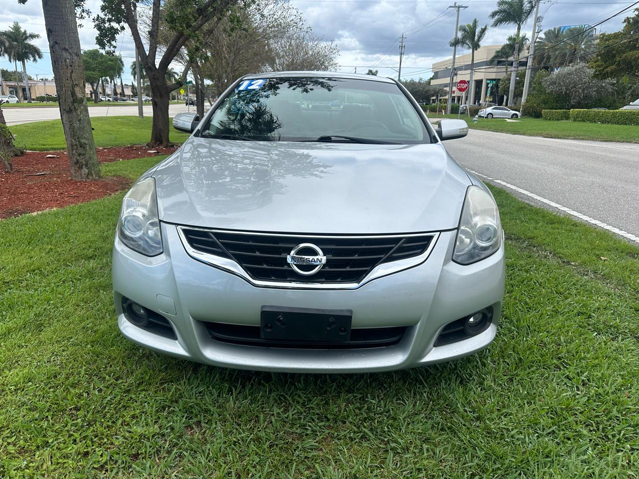 Nissan Altima 2.5 S 6M/T Coupe 2012