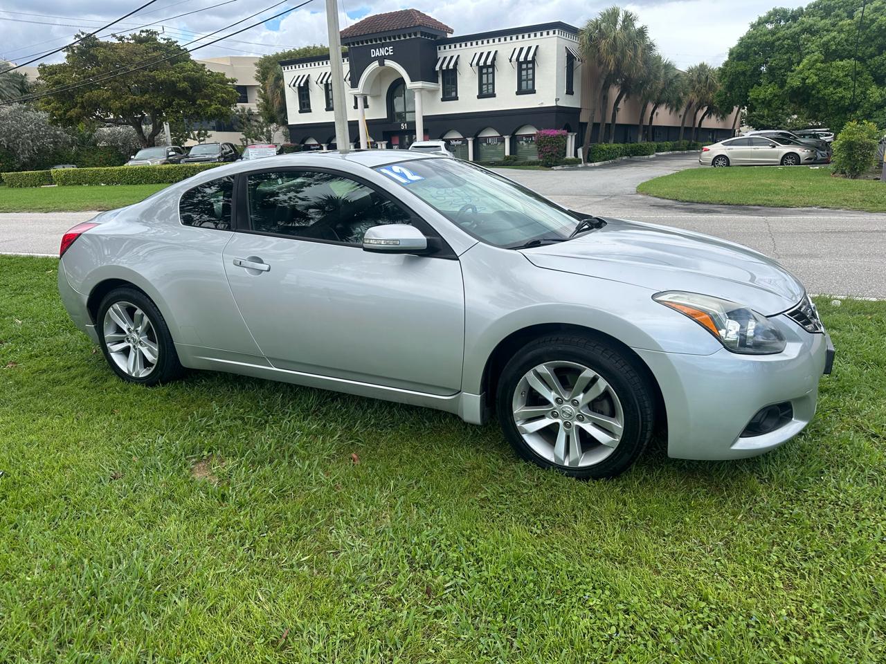 Nissan Altima 2.5 S 6M/T Coupe 2012