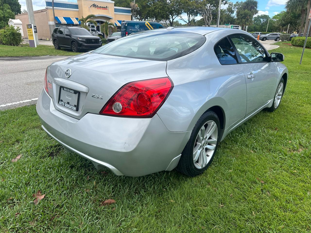 Nissan Altima 2.5 S 6M/T Coupe 2012