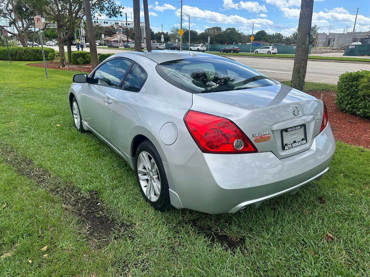 Nissan Altima 2.5 S 6M/T Coupe 2012