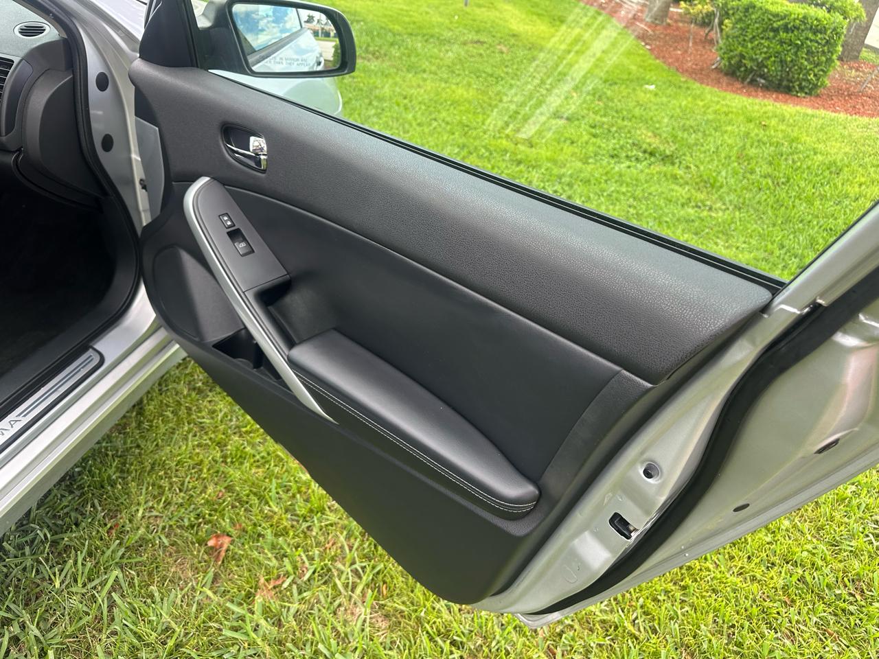 Nissan Altima 2.5 S 6M/T Coupe 2012