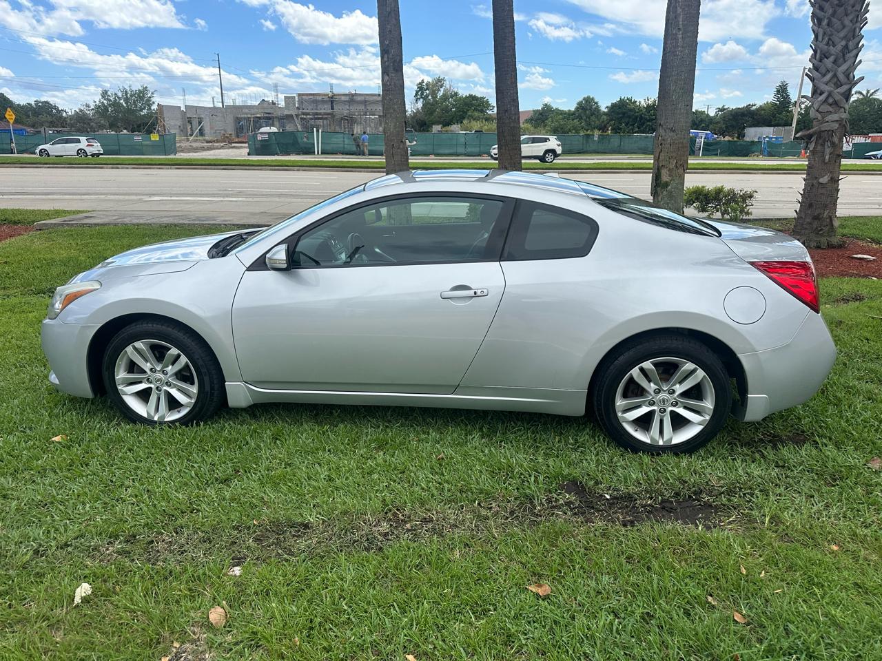 Nissan Altima 2.5 S 6M/T Coupe 2012