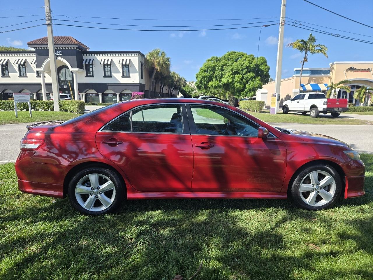 Toyota Camry Base 6-Spd AT 2011