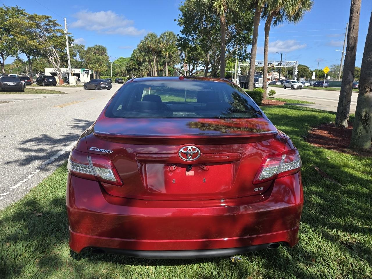 Toyota Camry Base 6-Spd AT 2011