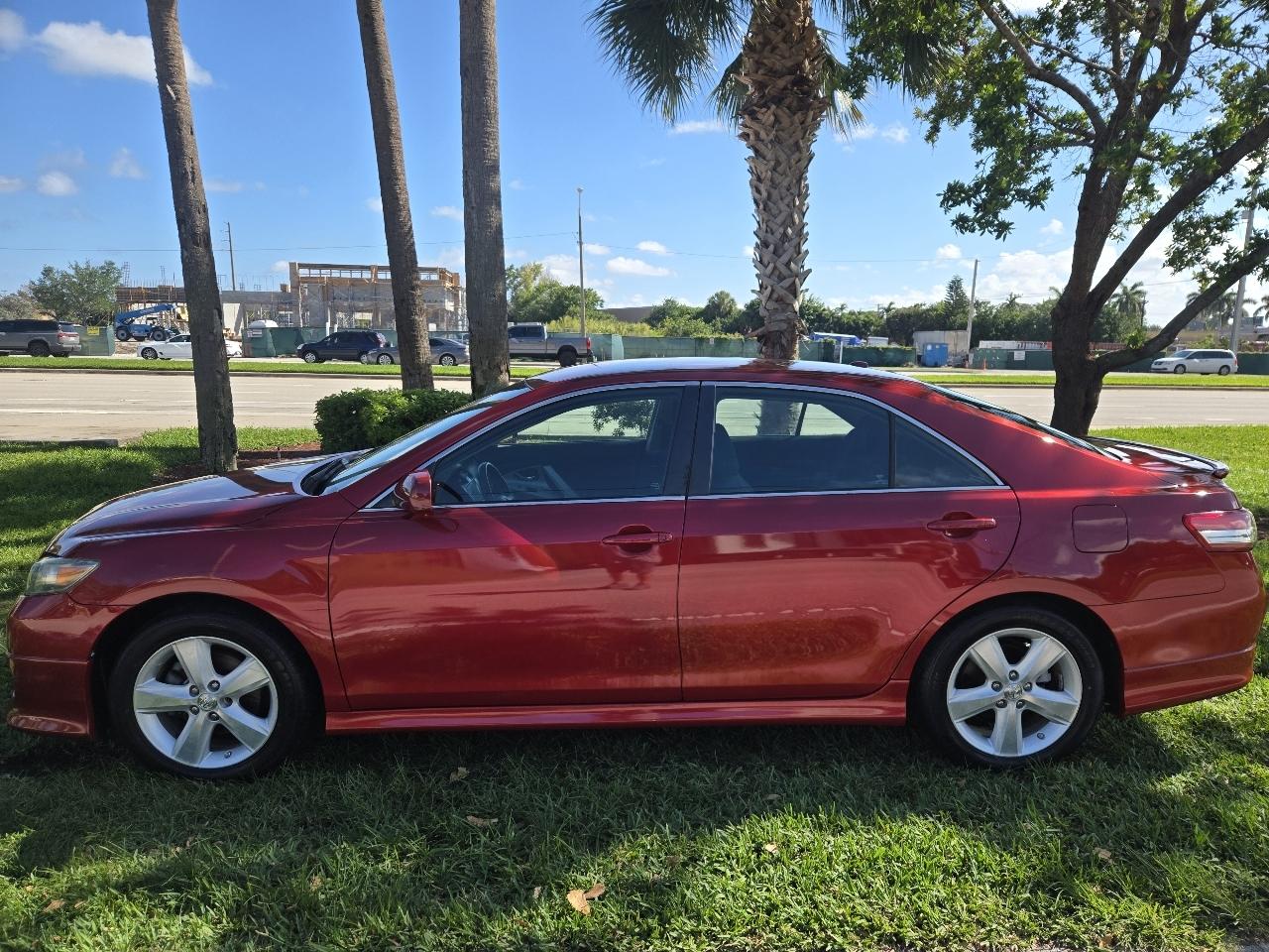 Toyota Camry Base 6-Spd AT 2011