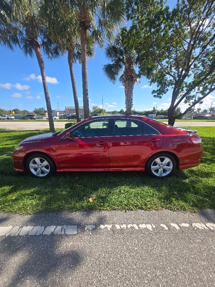 Toyota Camry Base 6-Spd AT 2011