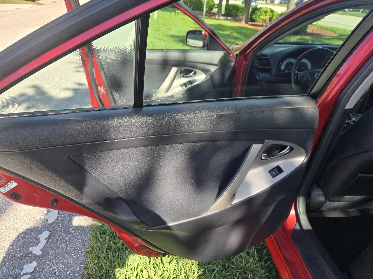 Toyota Camry Base 6-Spd AT 2011