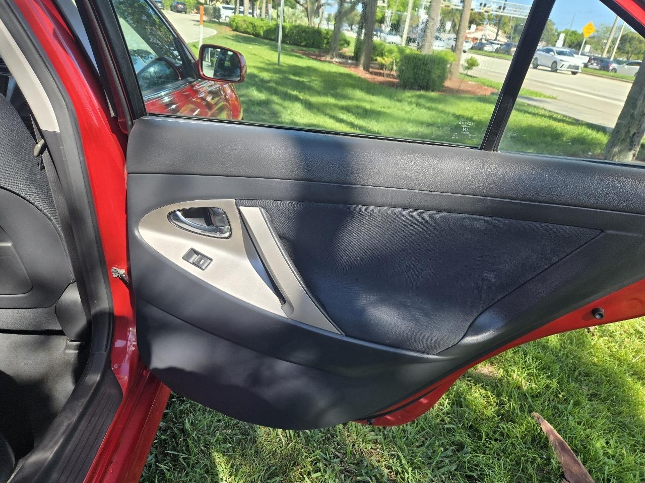 Toyota Camry Base 6-Spd AT 2011