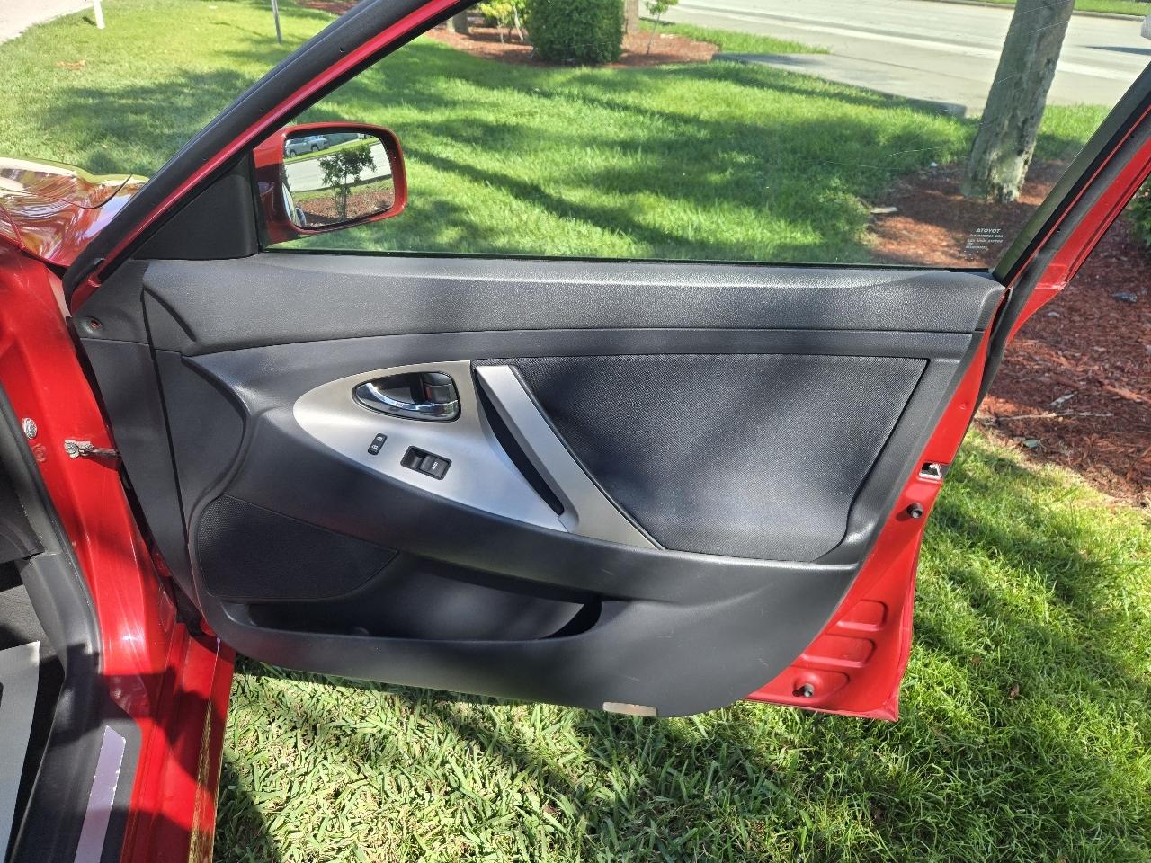 Toyota Camry Base 6-Spd AT 2011