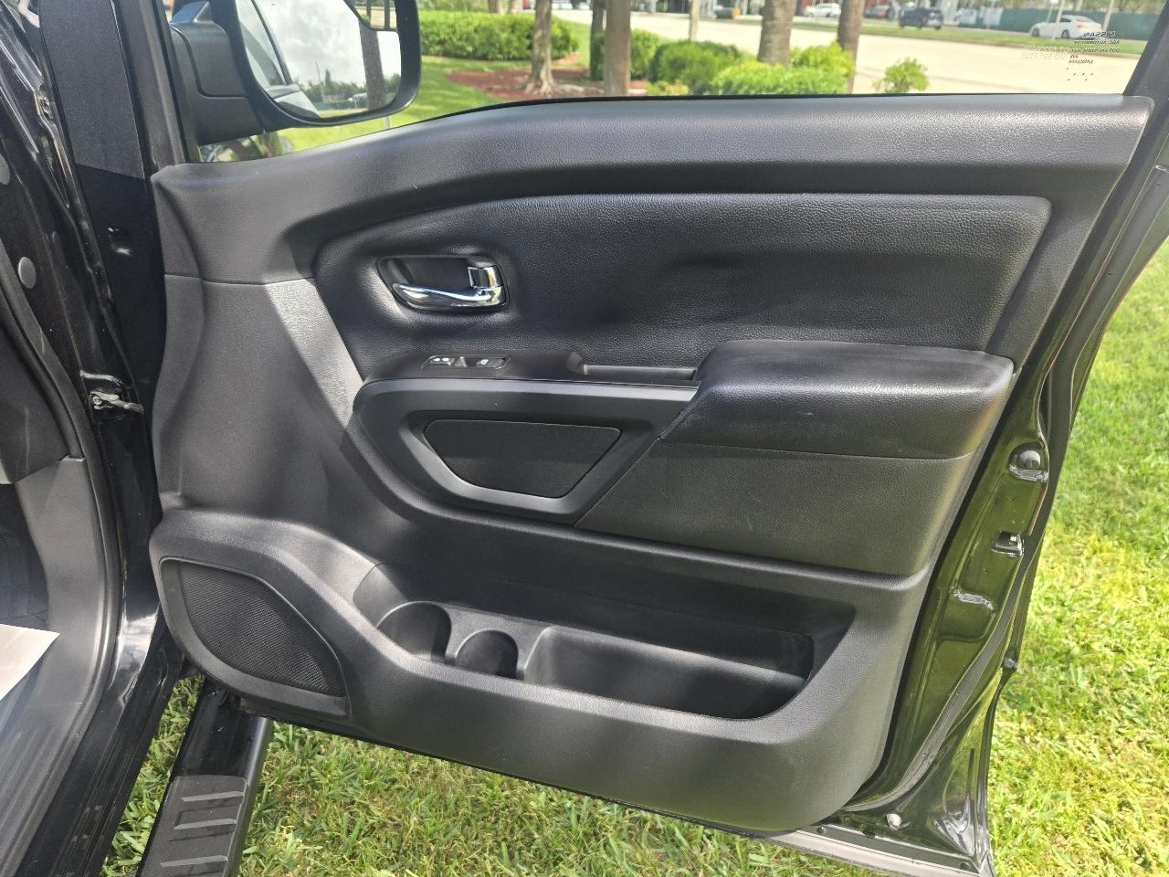 Nissan Titan S Crew Cab 2WD 2019