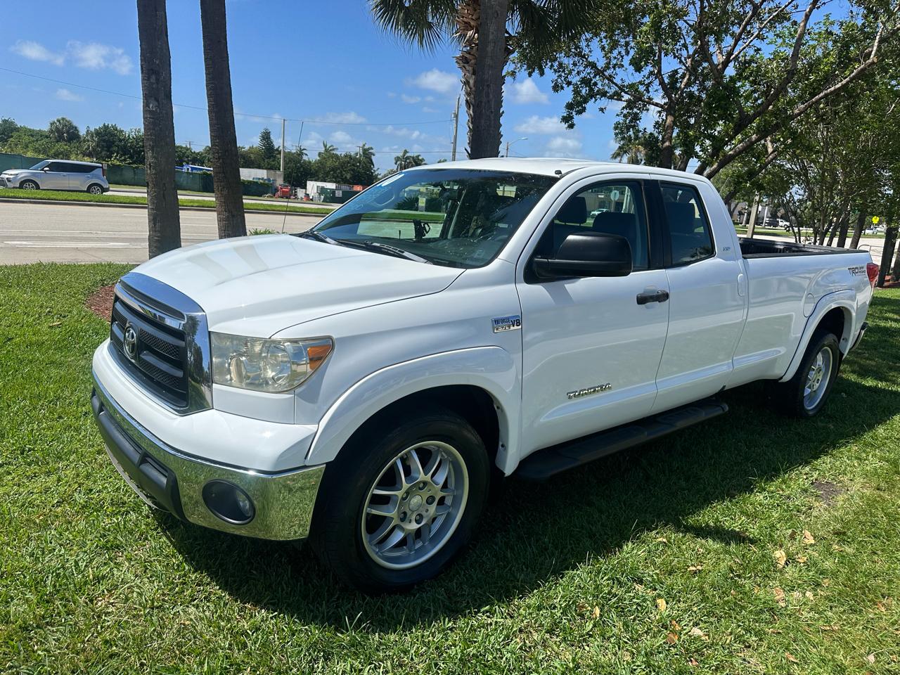 Toyota Tundra 2WD CrewMax 145.7" 5.7L SR5 (Natl) 2010