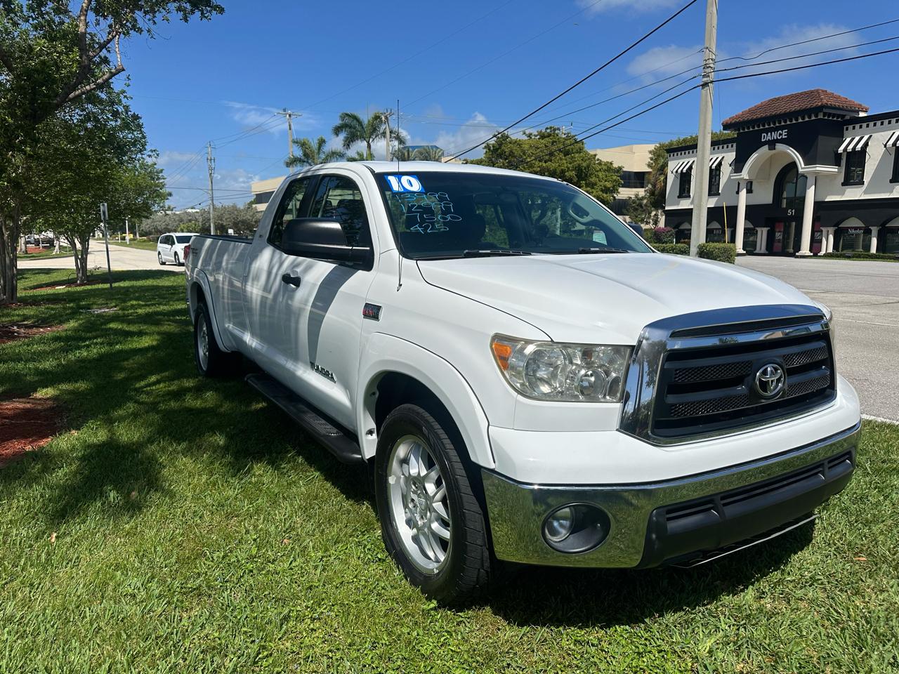 Toyota Tundra 2WD CrewMax 145.7" 5.7L SR5 (Natl) 2010