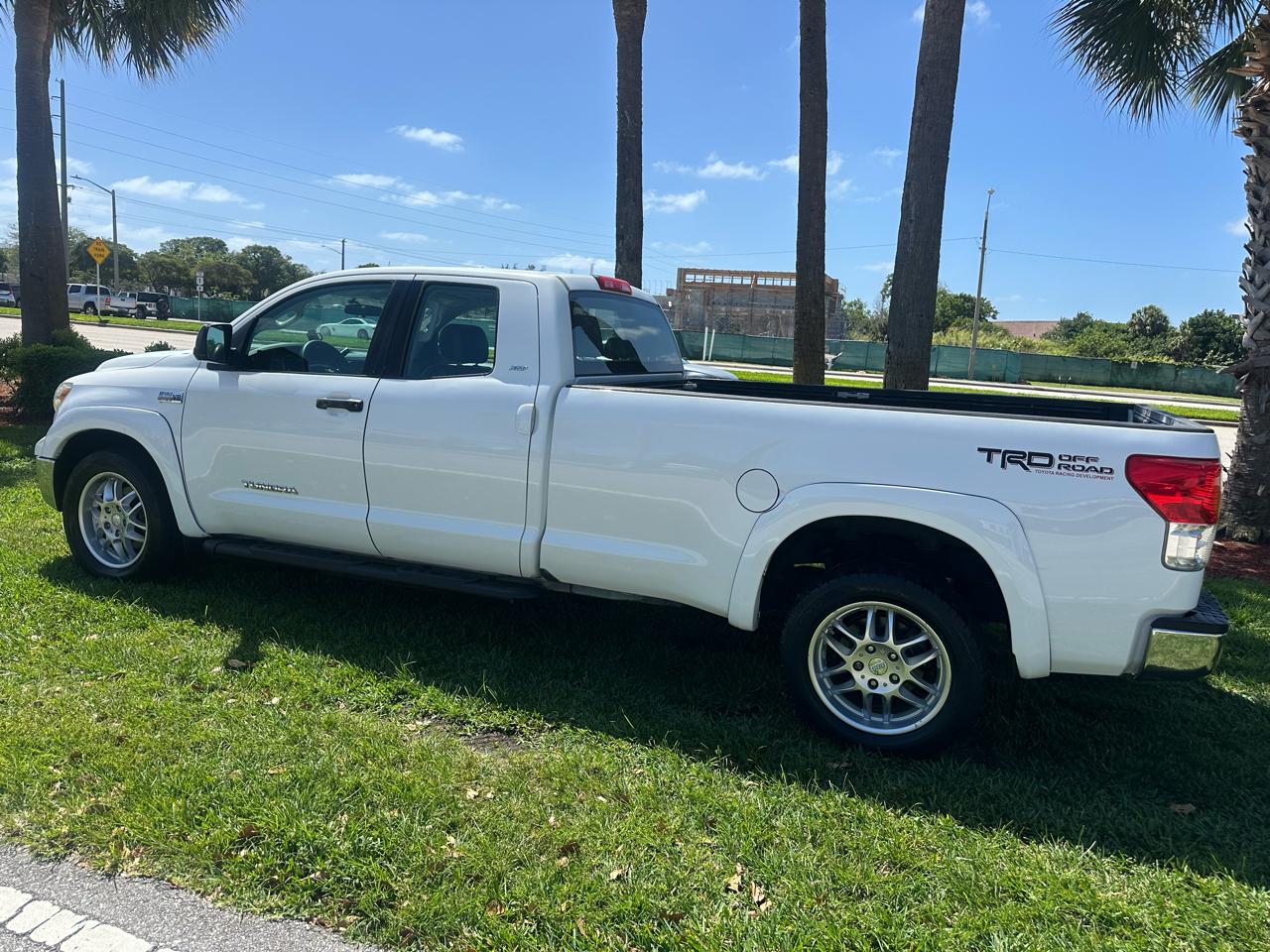 Toyota Tundra 2WD CrewMax 145.7" 5.7L SR5 (Natl) 2010