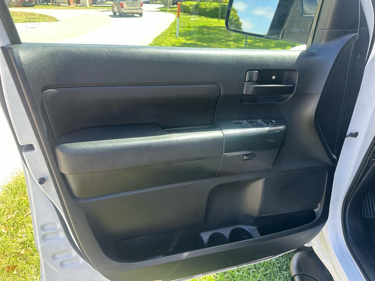 Toyota Tundra 2WD CrewMax 145.7" 5.7L SR5 (Natl) 2010