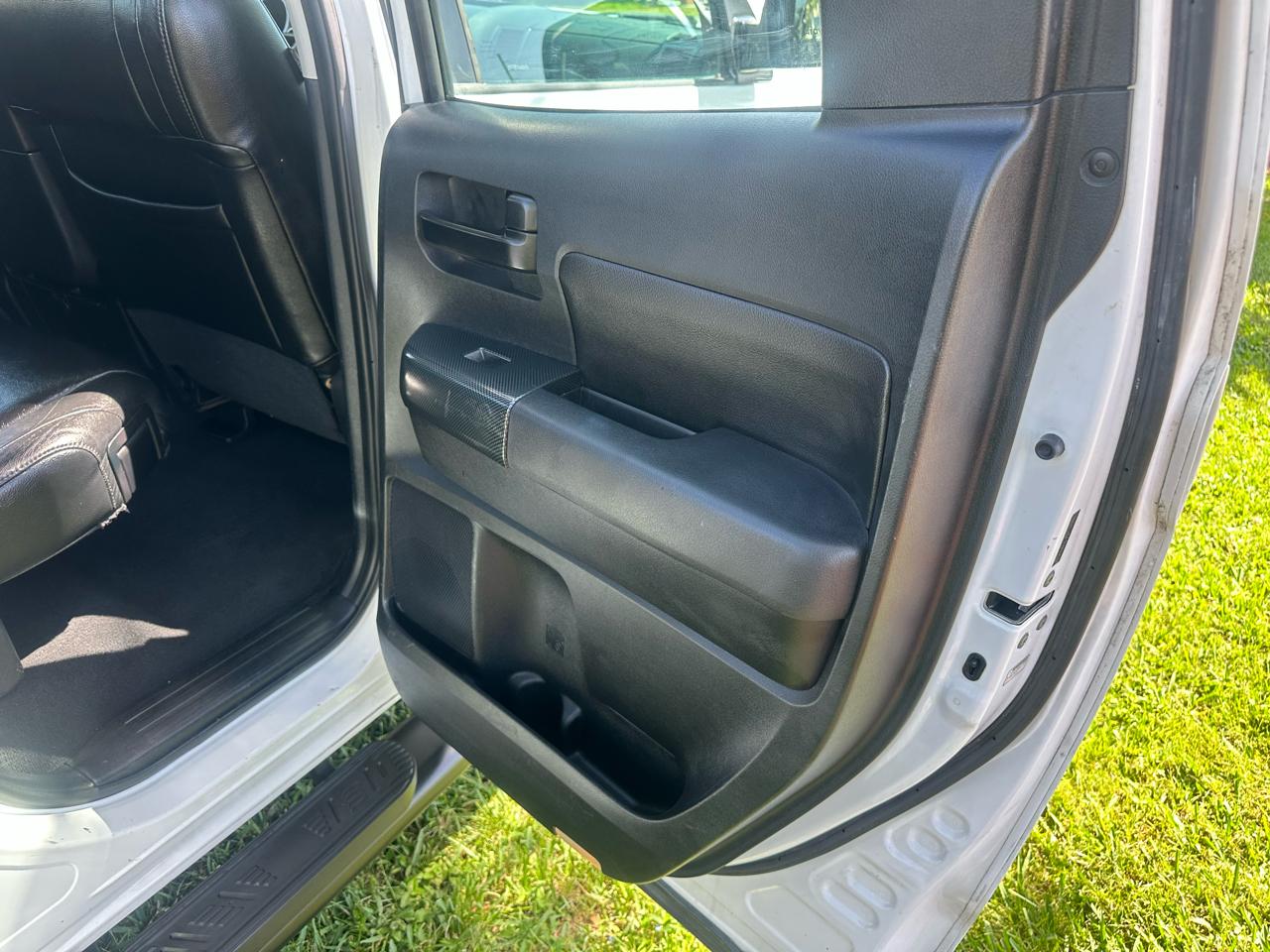 Toyota Tundra 2WD CrewMax 145.7" 5.7L SR5 (Natl) 2010