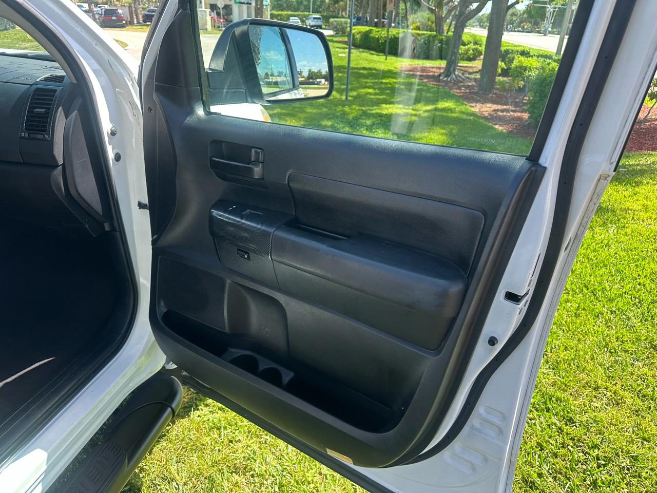 Toyota Tundra 2WD CrewMax 145.7" 5.7L SR5 (Natl) 2010