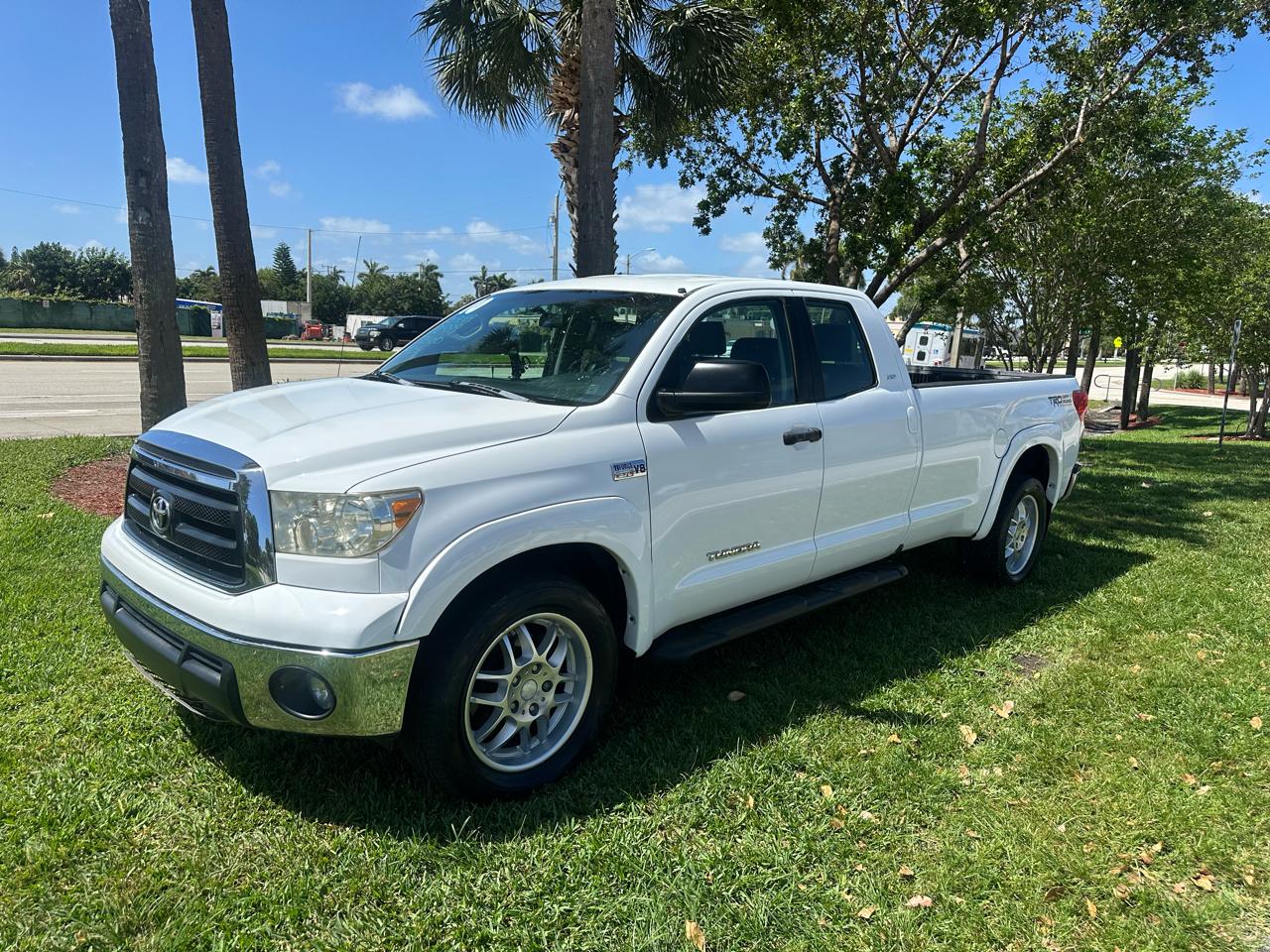 Toyota Tundra 2WD CrewMax 145.7" 5.7L SR5 (Natl) 2010