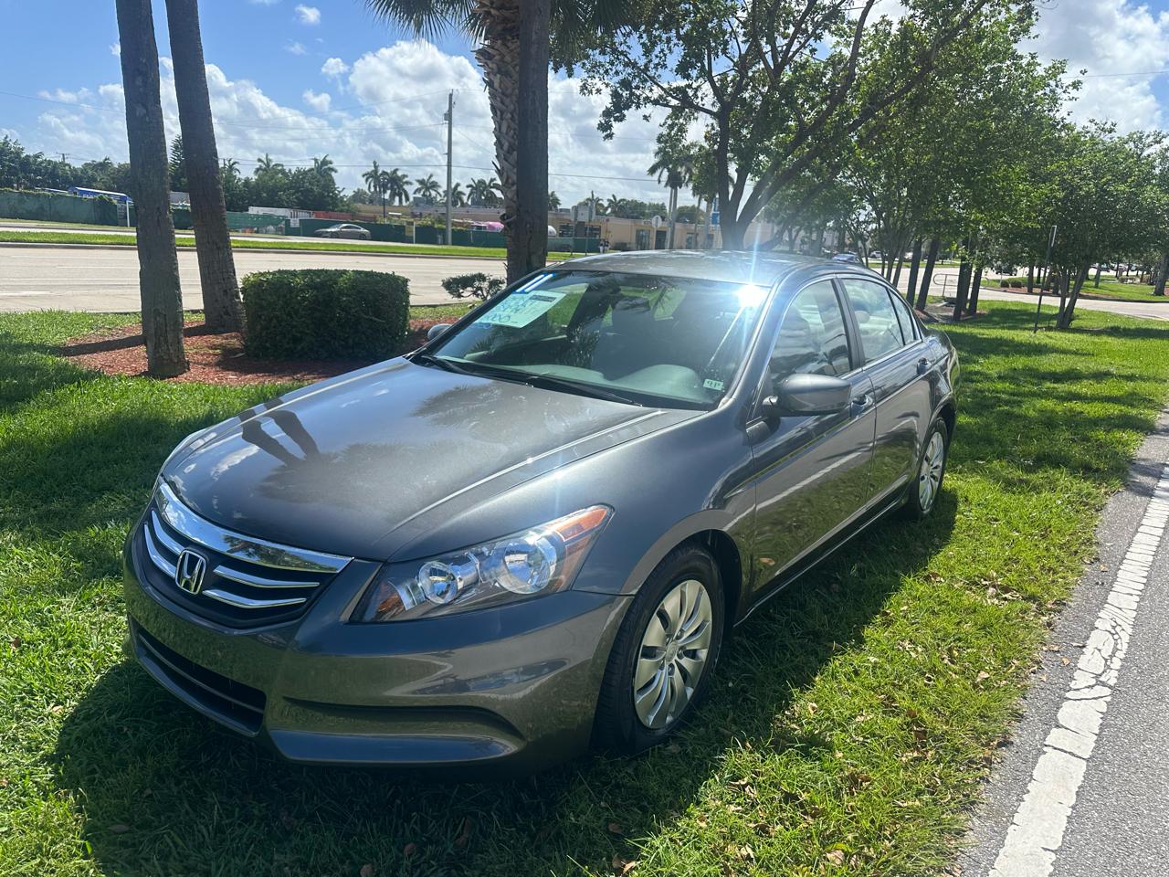 Honda Accord LX sedan AT 2011