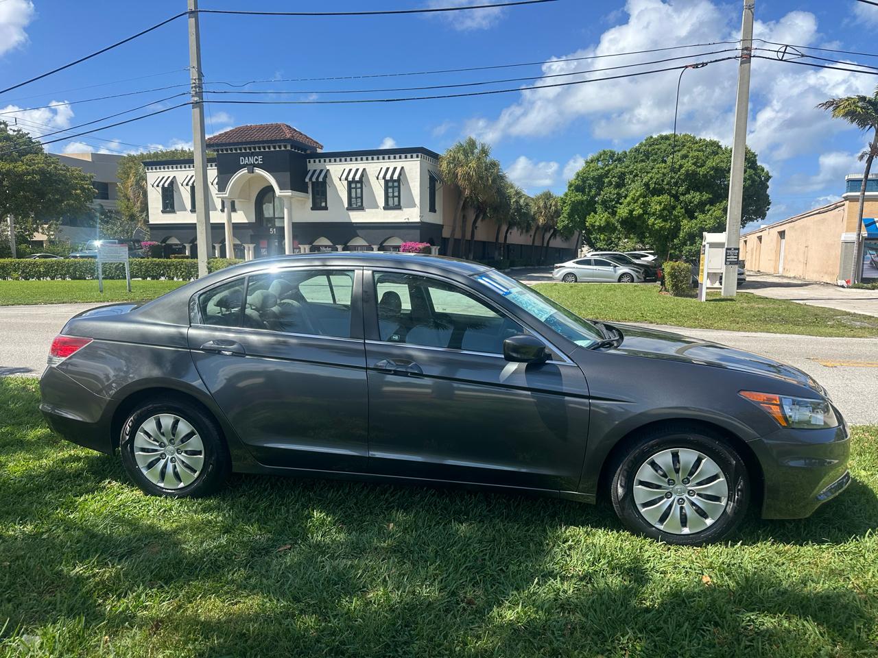 Honda Accord LX sedan AT 2011