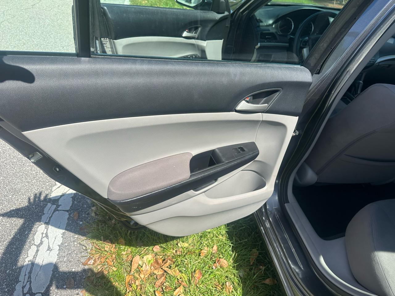 Honda Accord LX sedan AT 2011