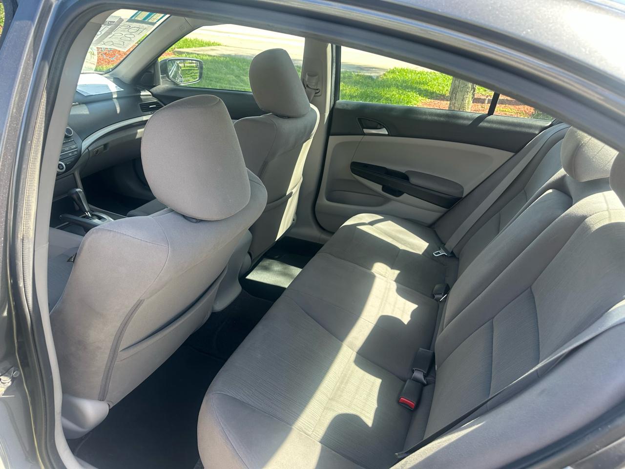 Honda Accord LX sedan AT 2011