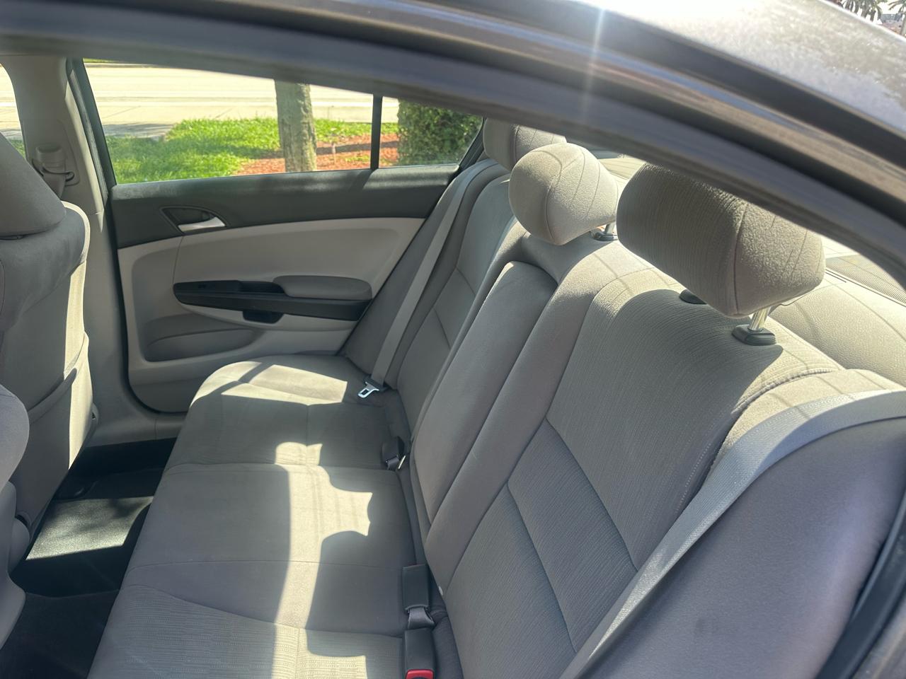 Honda Accord LX sedan AT 2011