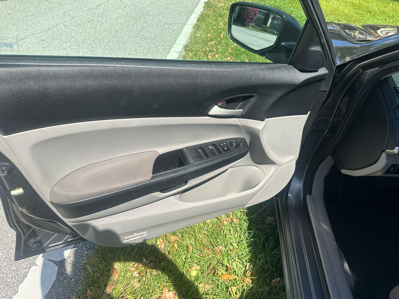 Honda Accord LX sedan AT 2011