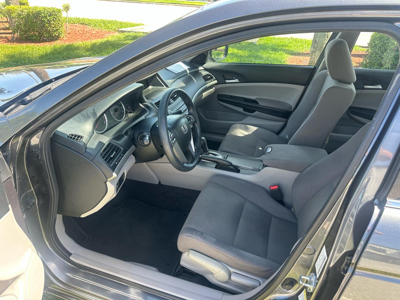 Honda Accord LX sedan AT 2011